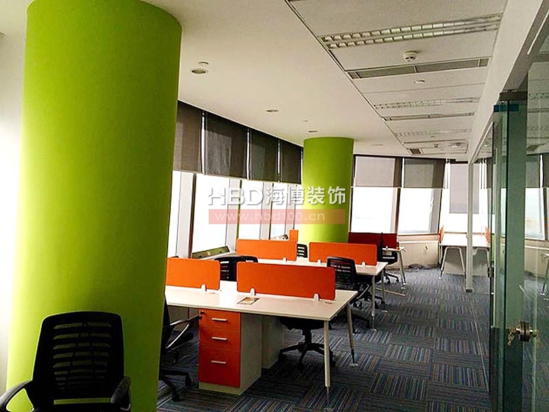 綠地中心辦公室裝修 古麗池集團(tuán)辦公區(qū)走道 綠地中心辦公室裝修 古麗池集團(tuán)辦公區(qū)走道