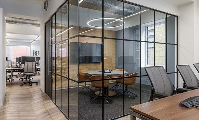 現(xiàn)代簡約辦公室裝修風(fēng)格.jpg